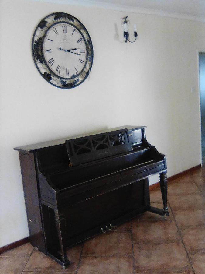 Sugar Shack Backpackers Botswana Bed & Breakfast Gaborone Bagian luar foto